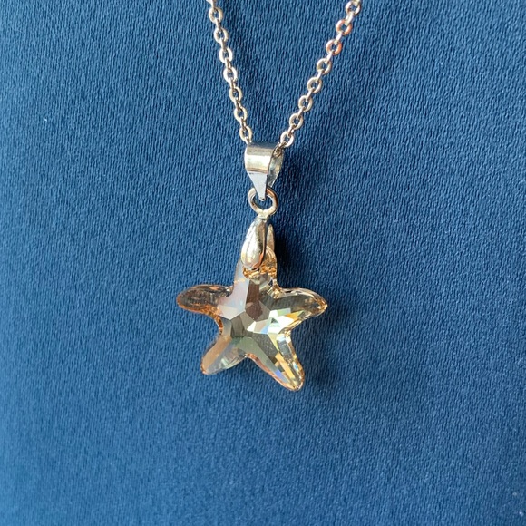 *2/$40* Swarovski Elements Starfish Pendant - Picture 3 of 5